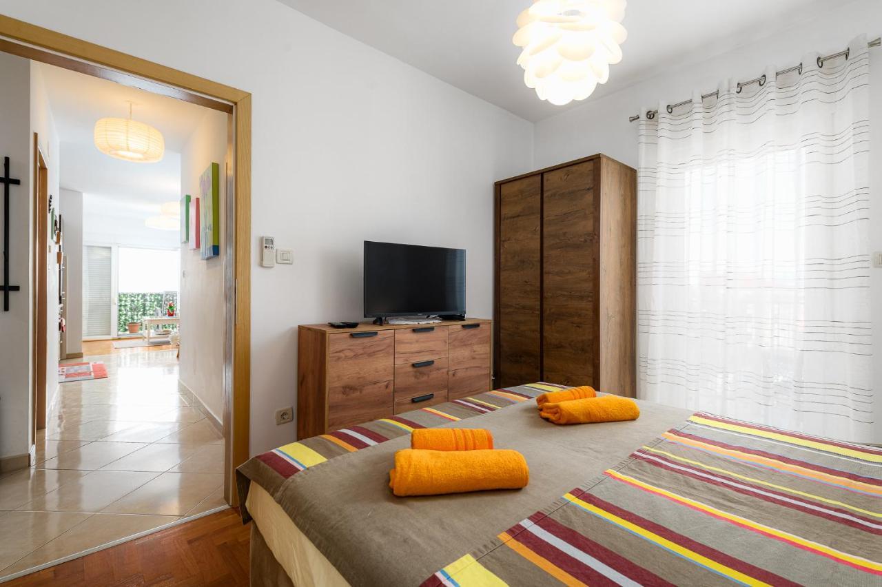 Ares 13 In Center Apartment